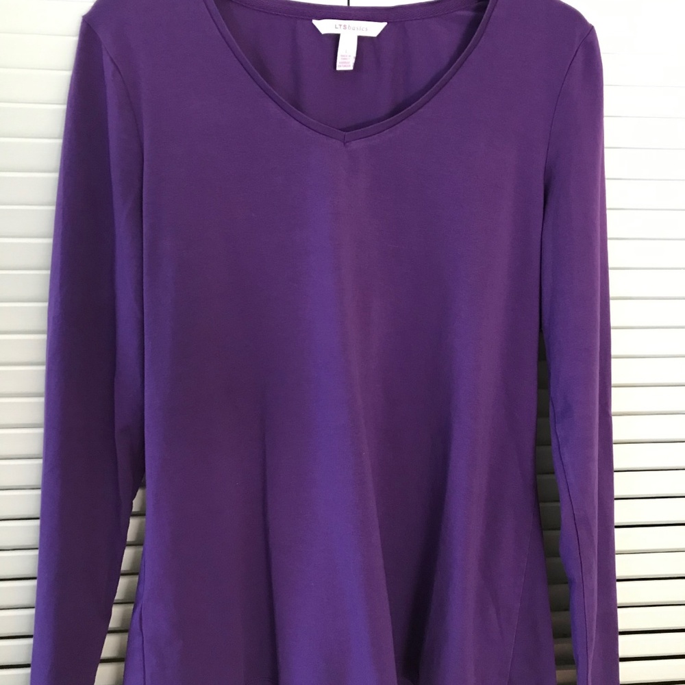 LTS Basis Cotton V-Neck Long Sleeve Tee.